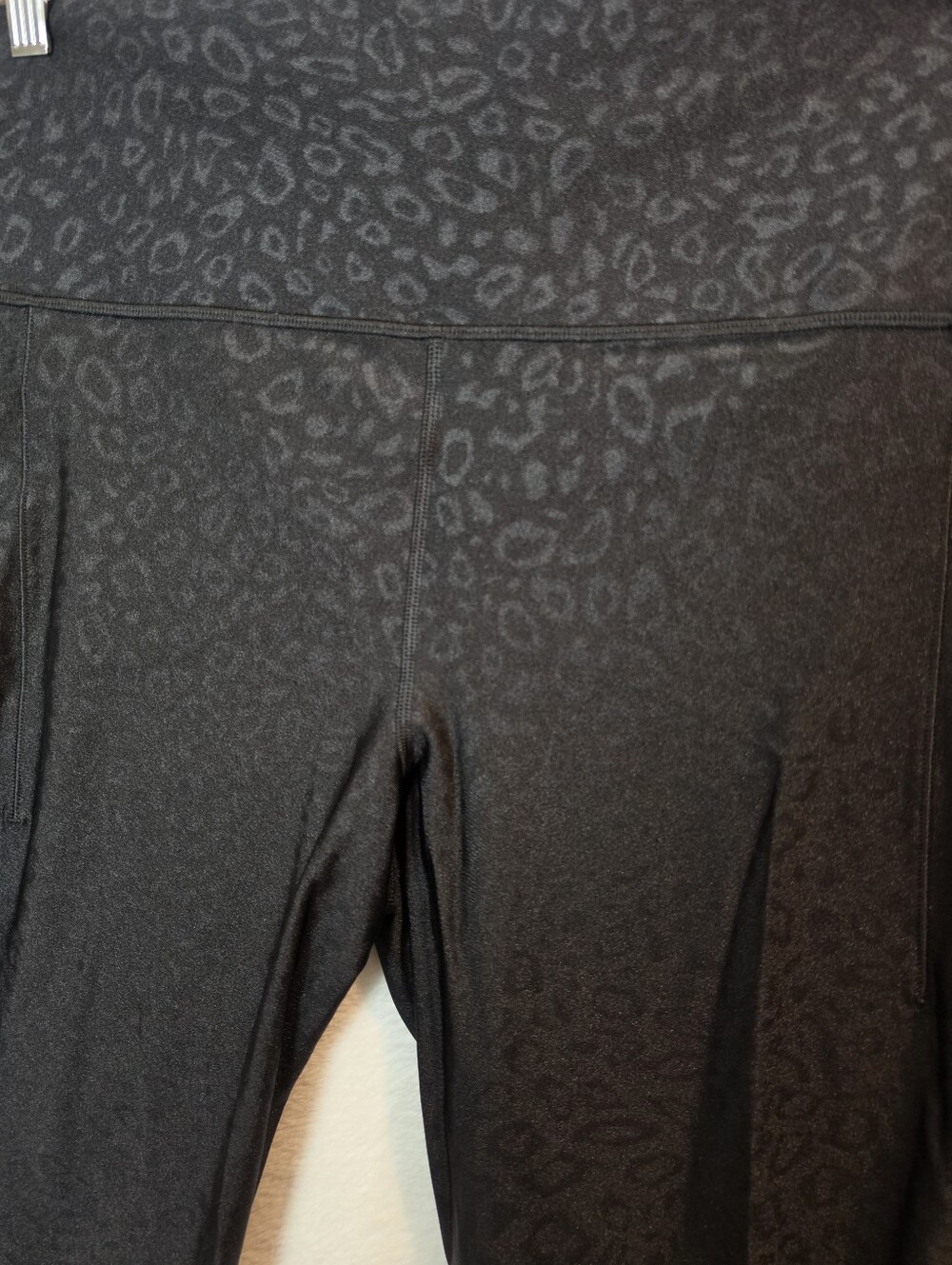 NWOT Athleta Salutation Stash Black Embossed Leopard 7/8 Tights XL